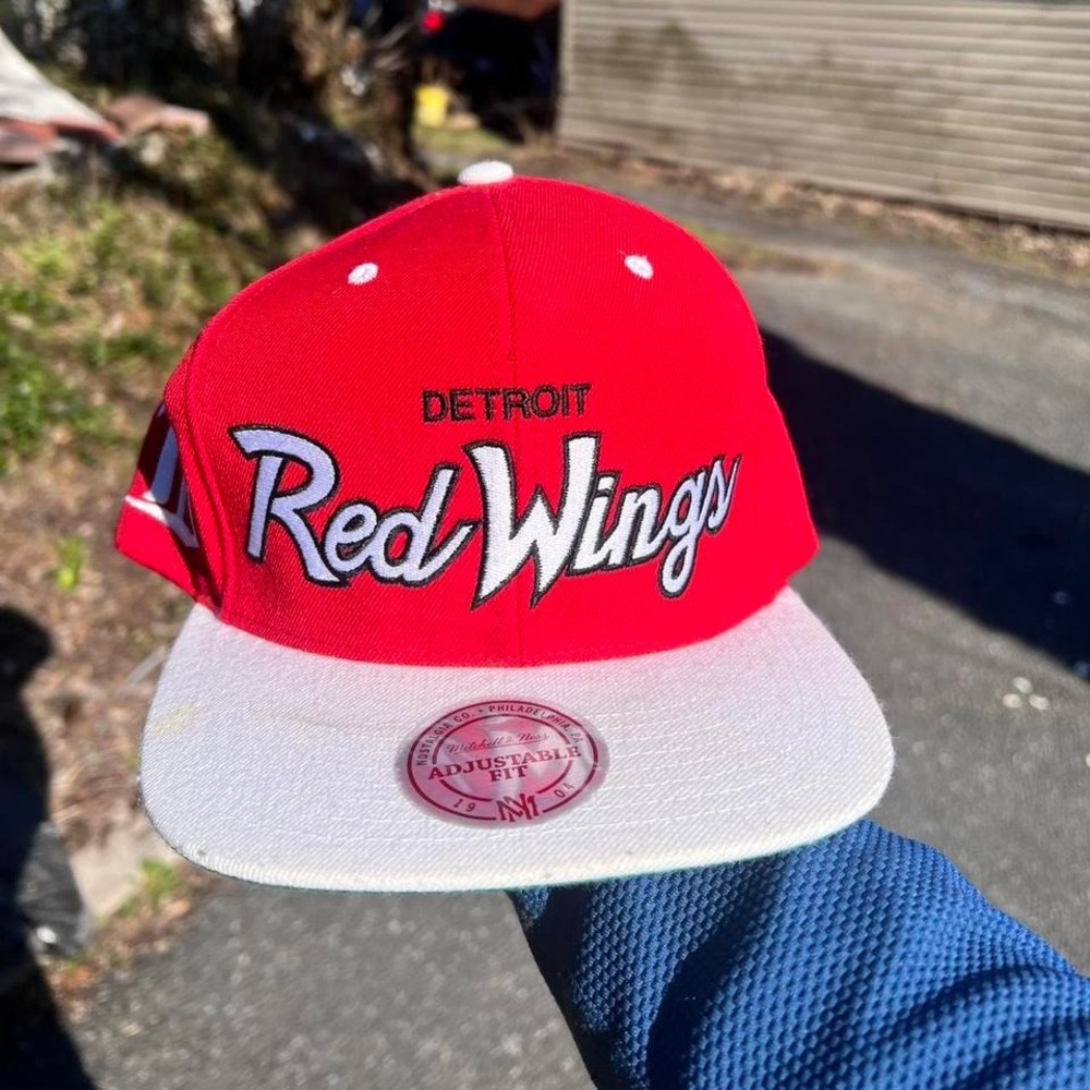 2000s Detroit Red Wings NHL SnapBack hat